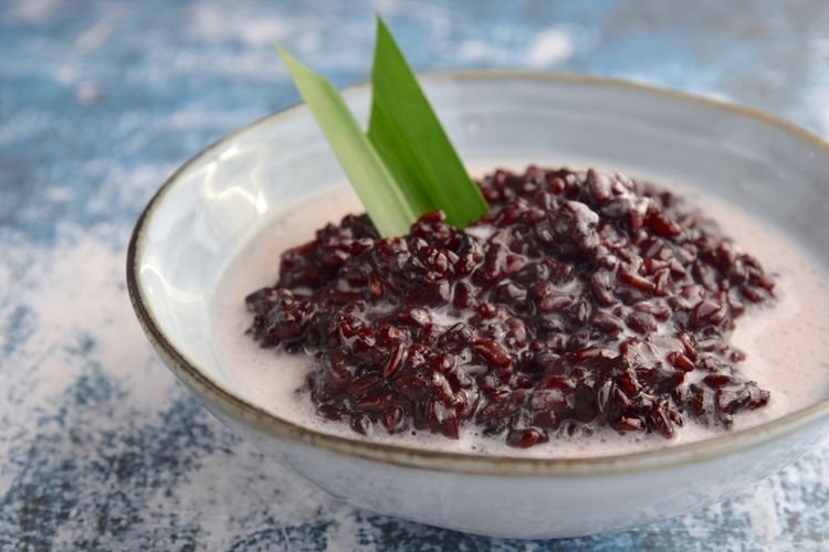 8 Cara Memasak Bubur Ketan Hitam yang Legit dan Tahan Lama